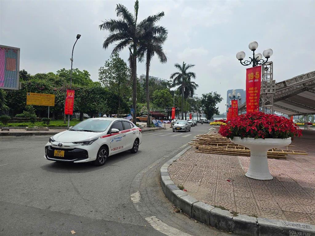 Hiếm mảnh đất gía đầu tư 360tr/m2 mặt phố hè 8m lạc long quân 200m2 mt~6 m nở hậu ~16m 71 tỷ tây hồ