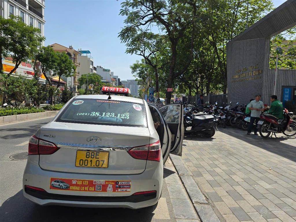 Mảnh đất vàng mặt phố vỉa hè đá bóng view hồ tây, lạc long quân, 166 m2, c4, mt 6m, 88 tỷ, tây hồ