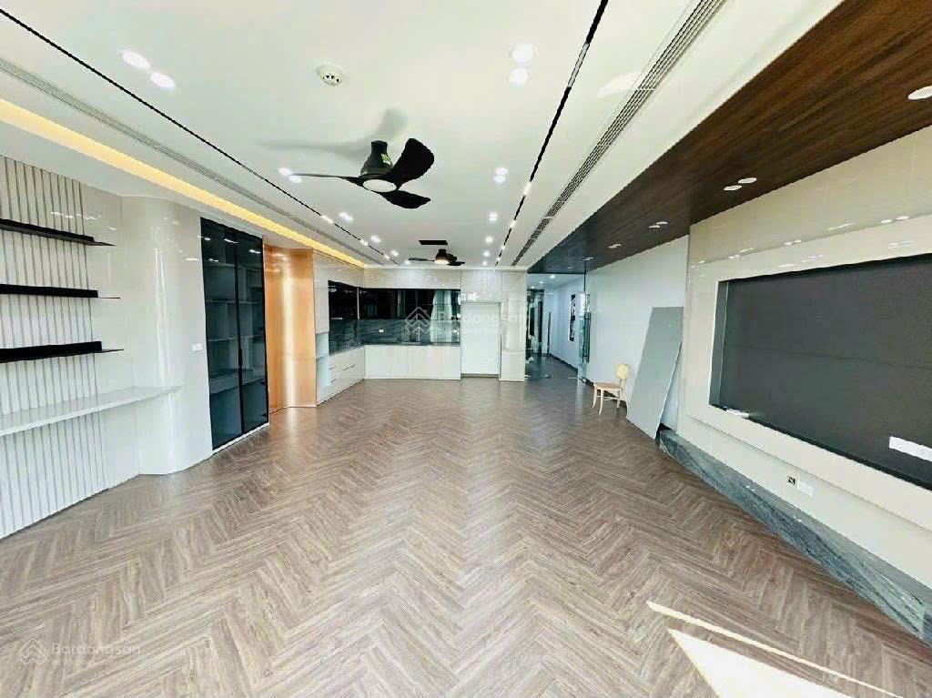 Mặt phố dòng tiền cho thuê 150tr/th nguyễn văn cừ 130m2 9t 1hầm thang máy mt 6.6m 57.5 tỷ long biên