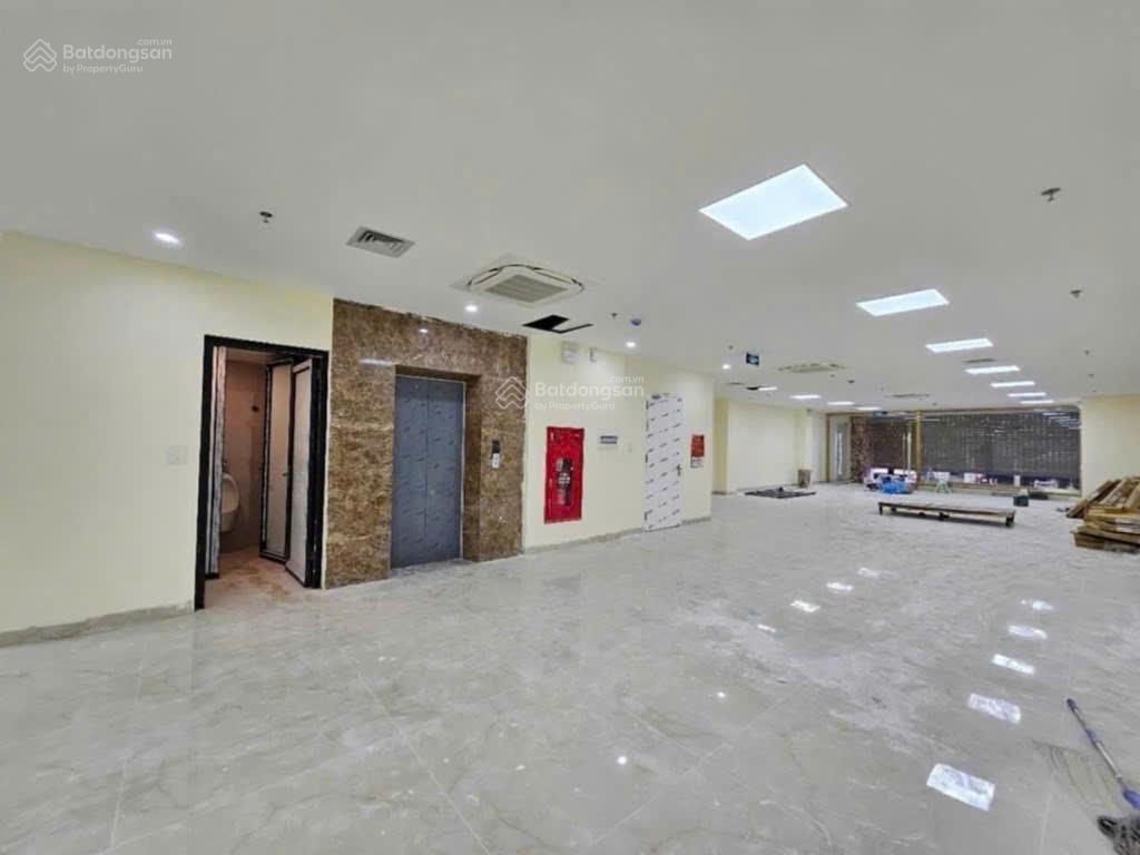 Tòa văn phòng mặt phố kinh doanh 300m2 9tầng 1hầm thang máy m t8m 250tỷ nghĩa đô cầu giấy