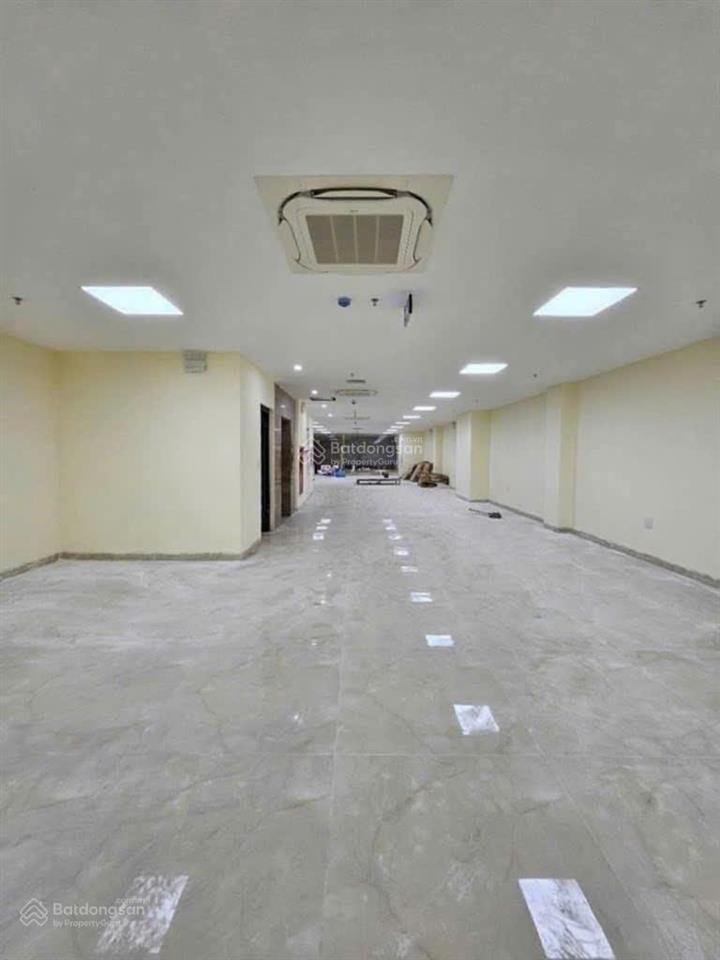 Tòa văn phòng mặt phố kinh doanh 300m2 9tầng 1hầm thang máy m t8m 250tỷ nghĩa đô cầu giấy
