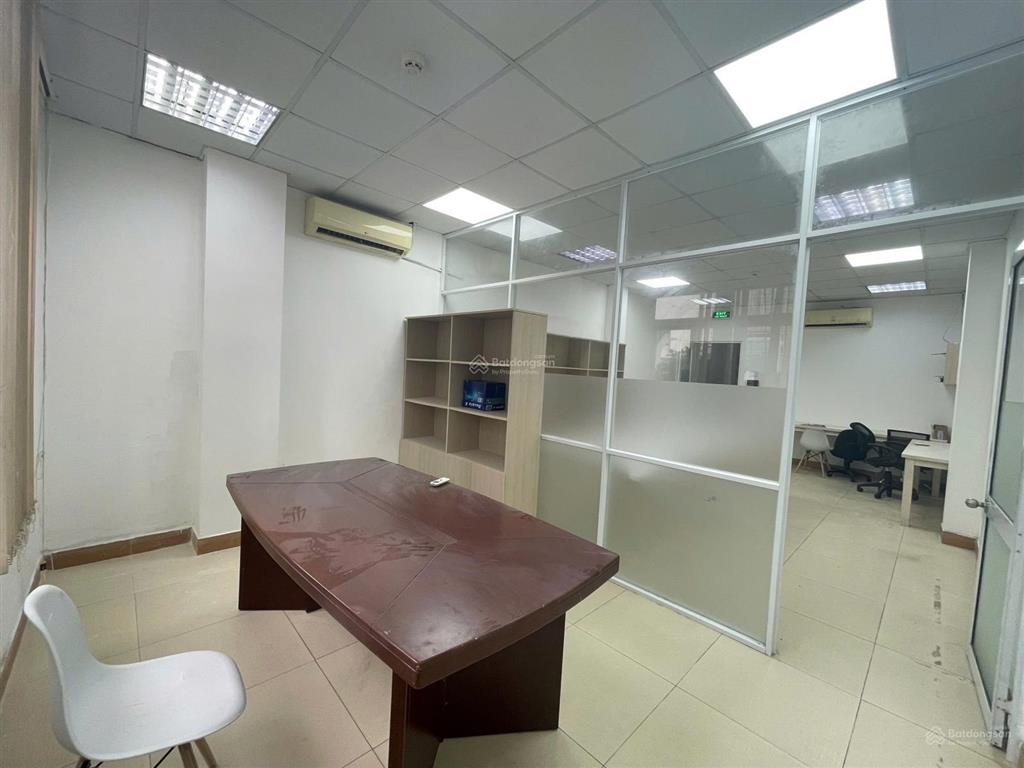 Cho thuê văn phòng 40m2 mặt tiền đường lê quốc hưng, p13, quận 4
