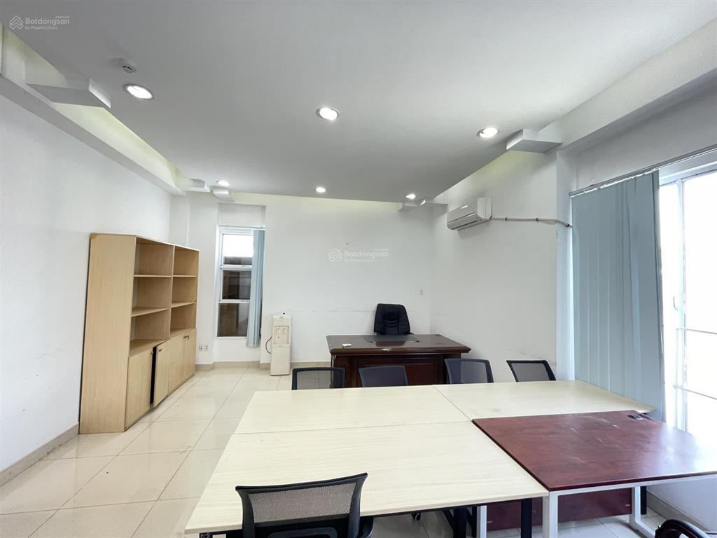 Chính chủ cho thuê văn phòng 30m2 đẹp giá rẻ có bàn ghế ở yên thế  tân bình, gần sân bay