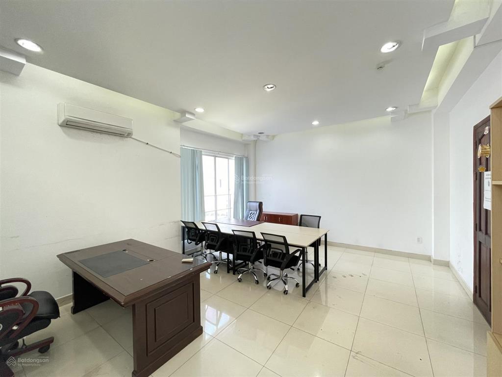 Chính chủ cho thuê văn phòng 30m2 đẹp giá rẻ có bàn ghế ở yên thế  tân bình, gần sân bay