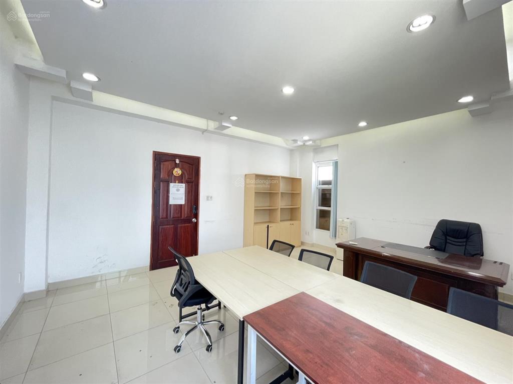 Chính chủ cho thuê văn phòng 30m2 đẹp giá rẻ có bàn ghế ở yên thế  tân bình, gần sân bay