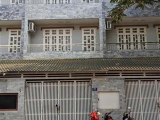 Cho thuê nhà liền kề 5b  1 trệt 3 lầu  vị trí trung tâm thủ đức  giao ngay