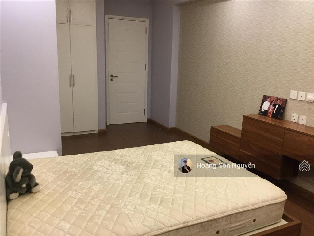 Cho thuê căn hộ mandarin 3 phòng ngủ full nội thất sang trọng, 172m2, giá 26 tr/th.  0977 858 ***