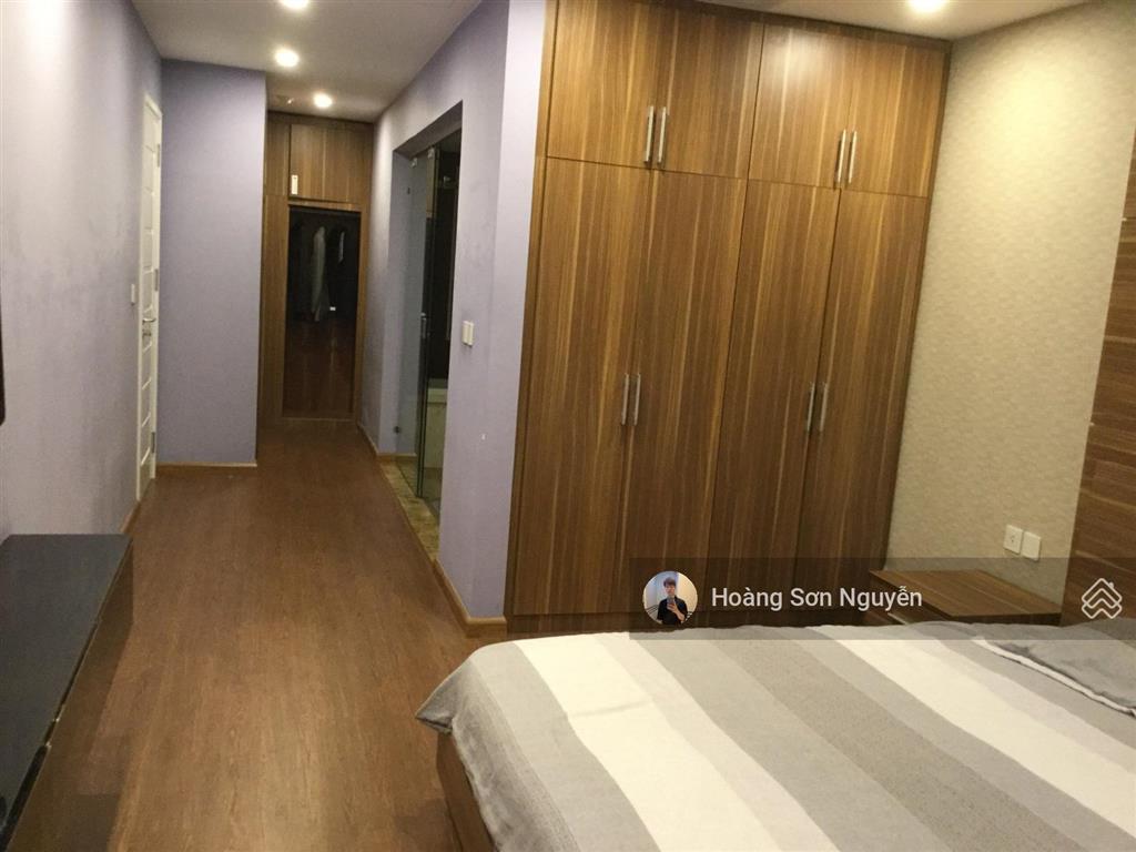 Cho thuê căn hộ mandarin 3 phòng ngủ full nội thất sang trọng, 172m2, giá 26 tr/th.  0977 858 ***