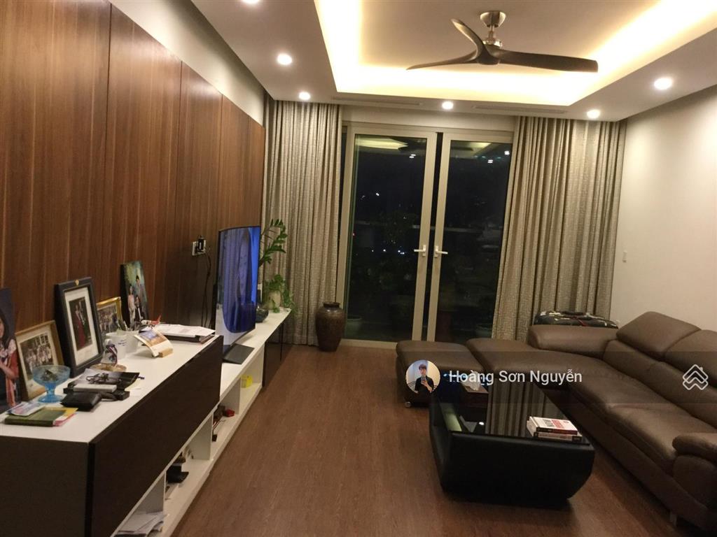Cho thuê căn hộ mandarin 3 phòng ngủ full nội thất sang trọng, 172m2, giá 26 tr/th.  0977 858 ***
