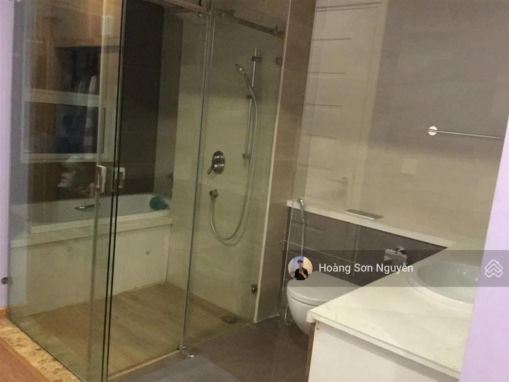Cho thuê căn hộ mandarin 3 phòng ngủ full nội thất sang trọng, 172m2, giá 26 tr/th.  0977 858 ***