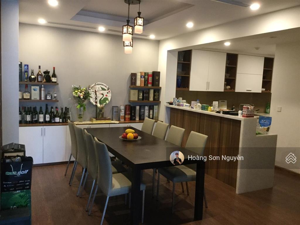 Cho thuê căn hộ mandarin 3 phòng ngủ full nội thất sang trọng, 172m2, giá 26 tr/th.  0977 858 ***