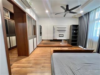 Nhà nguyên căn 5x20m , thang máy, máy lạnh,sẵn nội thất ở và văn phòng, giá 32tr/tháng.