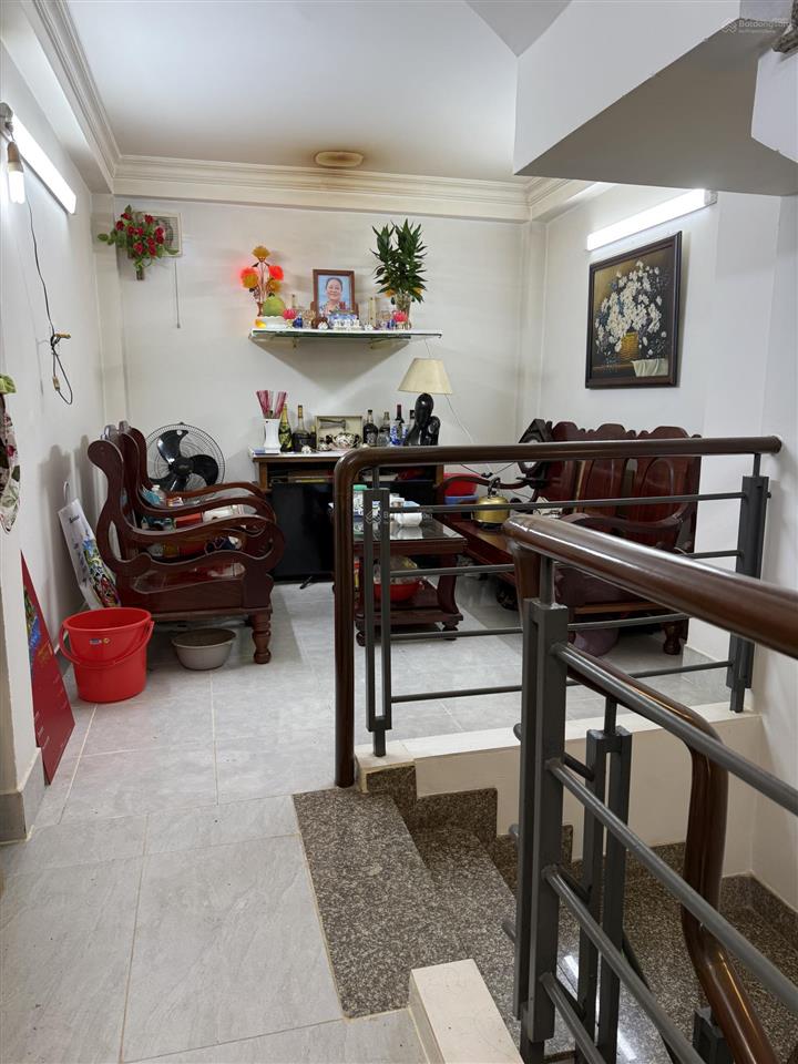 Chính chủ  4 tầng giá rẻ  khu vip quận phú nhuận