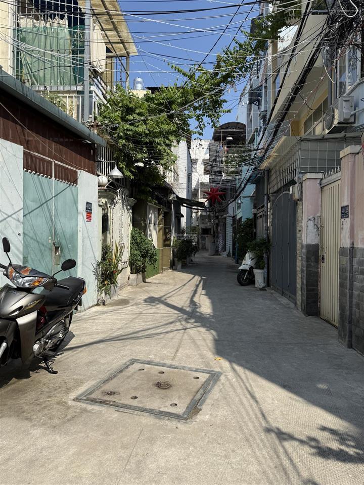 Chính chủ  4 tầng giá rẻ  khu vip quận phú nhuận