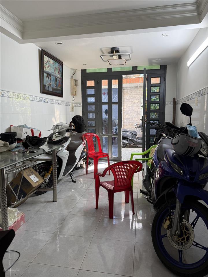 Chính chủ  4 tầng giá rẻ  khu vip quận phú nhuận