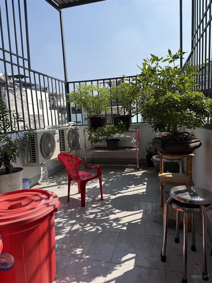 Chính chủ  4 tầng giá rẻ  khu vip quận phú nhuận