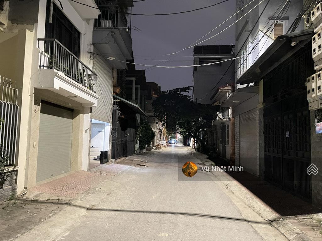 Chính chủ bán đất giang biên 75m  mt 5m vuông vắn ô tô 16 chỗ vào đất  gần công viên giá 10 tỷ 8