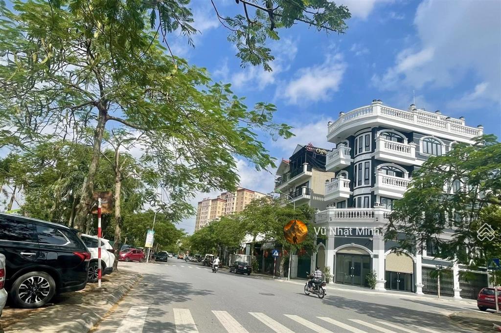 Chính chủ bán đất giang biên 75m  mt 5m vuông vắn ô tô 16 chỗ vào đất  gần công viên giá 10 tỷ 8