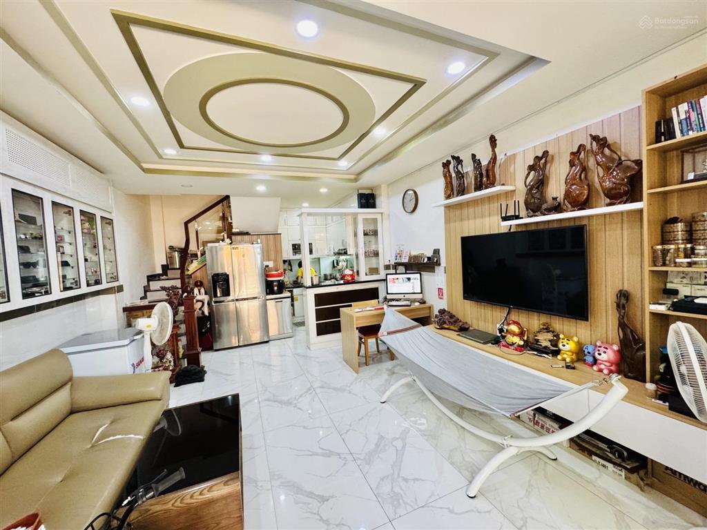 Bán nhà giáp khu bàu cát  hẻm nhựa 6m thông  79m2 5 tầng btct  chỉ 10.9 tỷ .