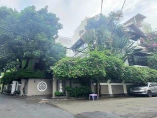 Kẹt tiền bán biệt thự đẹp góc 2mt khu compound thảo điền, q2 318m2 chỉ 68 tỷ. giá tốt nhất khu vực