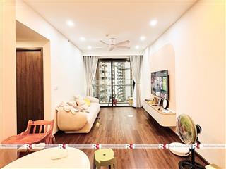Cho thuê 2pn 2wc  full nt giá 15tr/tháng  nhà mới  ở ngay được  free pql, view hồ bơi