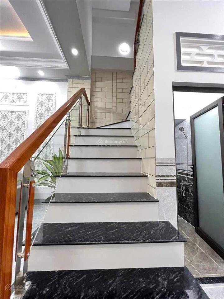 Nguyễn thái sơn gò vấp hẻm 8m, ô tô đậu trước nhà  diện tích 5x10,8m  3 tầng btct  giá 5.15tỷ