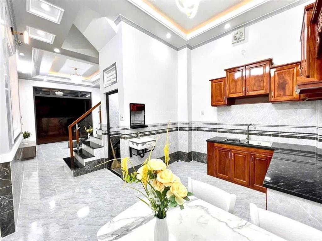 Nguyễn thái sơn gò vấp hẻm 8m, ô tô đậu trước nhà  diện tích 5x10,8m  3 tầng btct  giá 5.15tỷ