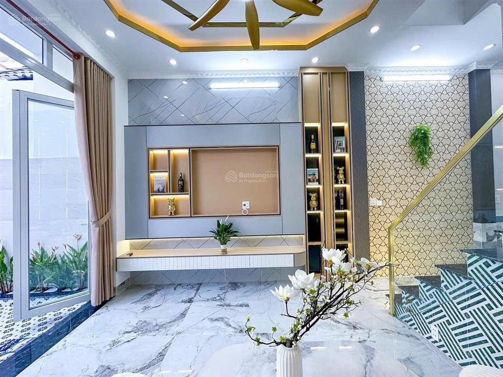 Hẻm xe hơi hoàng hoa thám  cách 1 căn ra mặt tiền, 4 tầng btct, 60m2 chỉ 8.2 tỷ