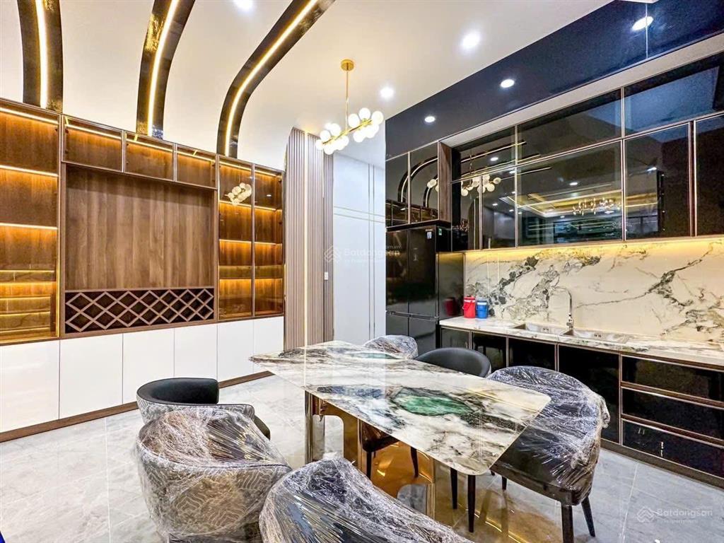View landmark  bùi đình tuý . 68m2 , p.12, bình thạnh . nhà bự xe hơi ngủ trong nhà , chỉ 9.1 tỷ