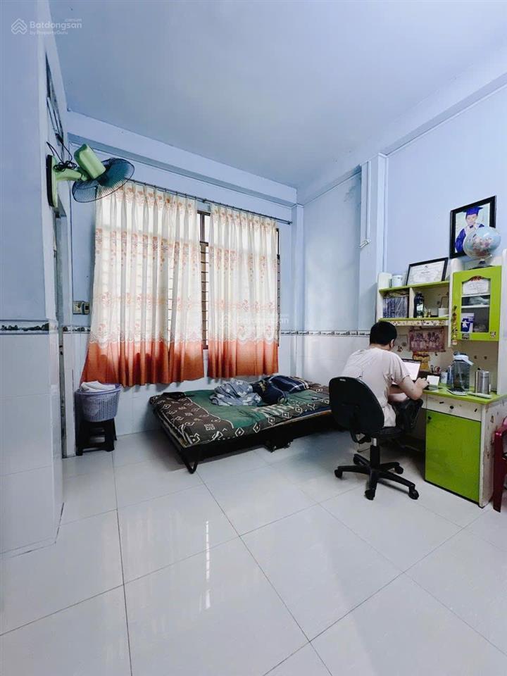 Bán nhà 2 lầu mặt tiền hoàng diệu, quận 4
