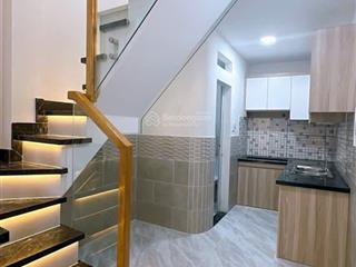 Bán nhà mới 2 phòng ngủ hẻm 209 bến vân đồn quận 4