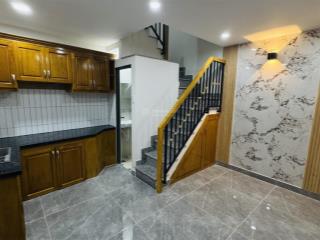 Bán nhà mới 2 phòng ngủ hẻm 209 bến vân đồn quận 4