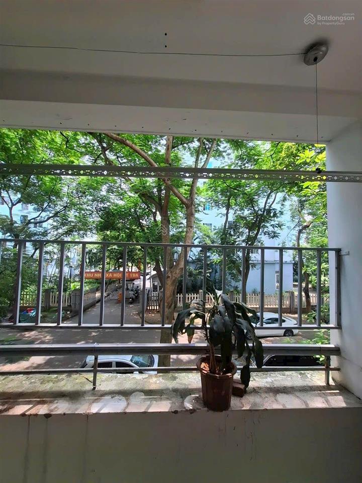 Bán căn hộ ct18 việt hưng thang máy tầng 2/5 khu thấp tầng 5 tầng. diện tích 97m2 nhà nguyên