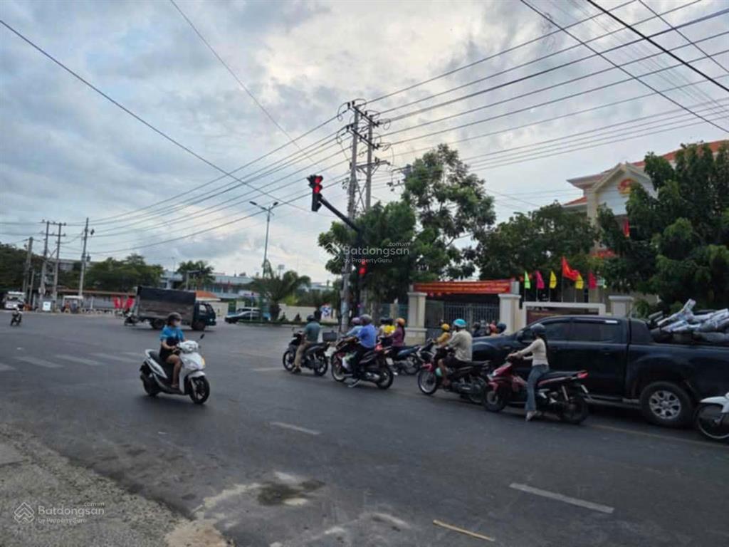 Hàng ngộp túm áo chủ, đất ngay đường đt 769, ngay chợ bình sơn, 168m2giá 2 tỷ880 .