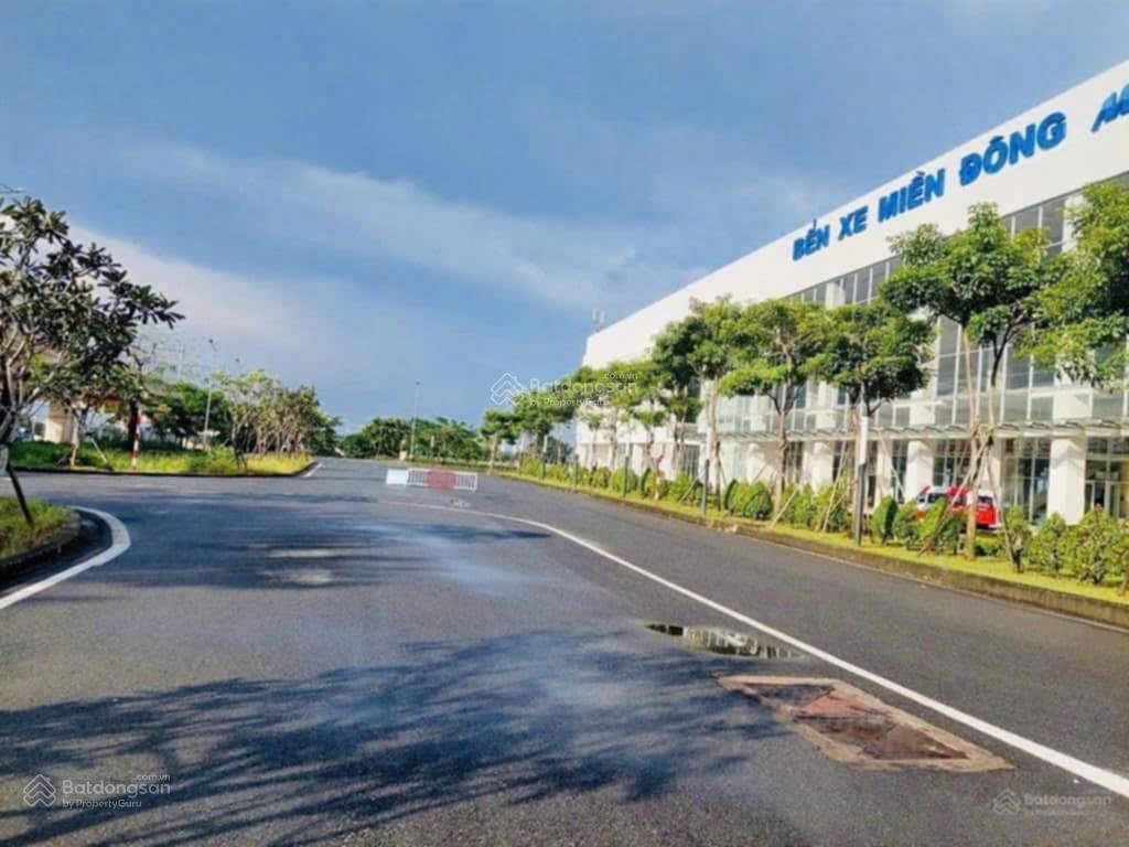 Ngân hàng phát mãi lô đất 90m2 kdc hoàng hữu nam giá 4 tỷ 3, ngay bến xe miền đông mới . shr !