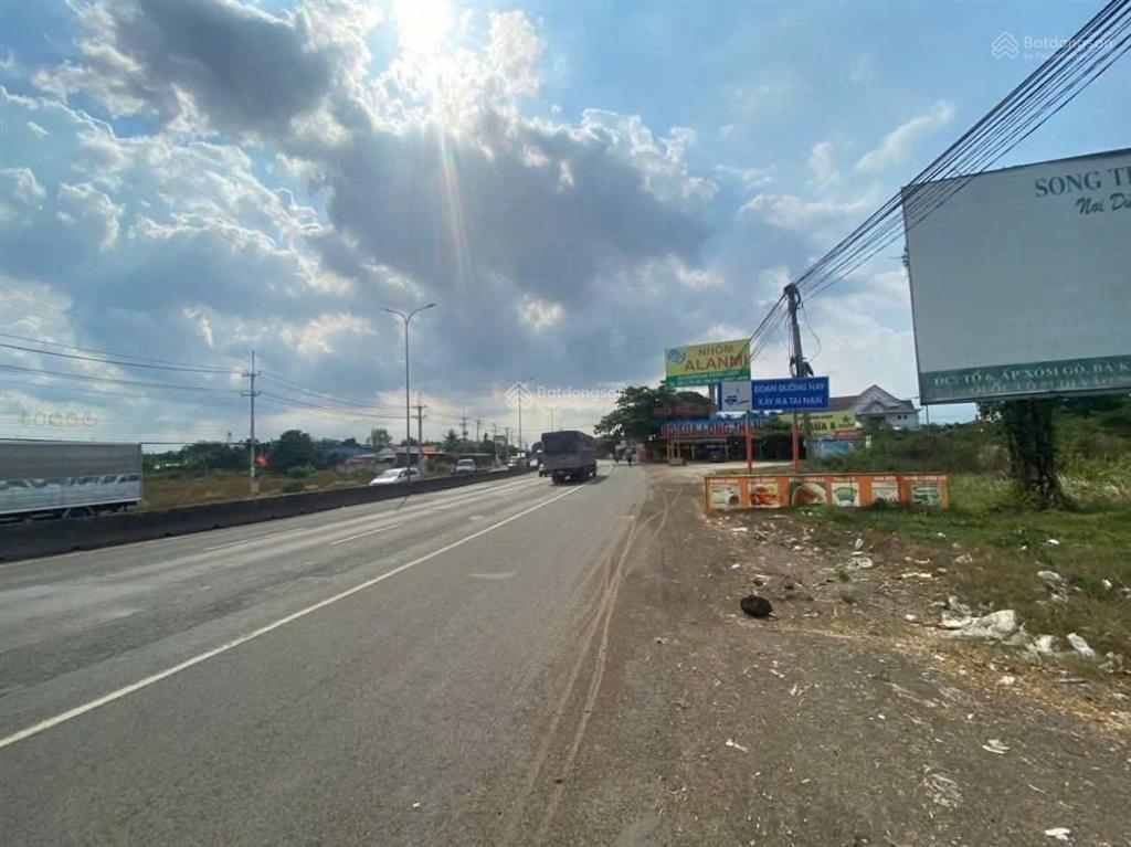 Ơ! đường cao tốc đang xây trước đất nè. mt đinh bộ lĩnh, thị trấn lt. dt 205m2giá 2tỷ 750.