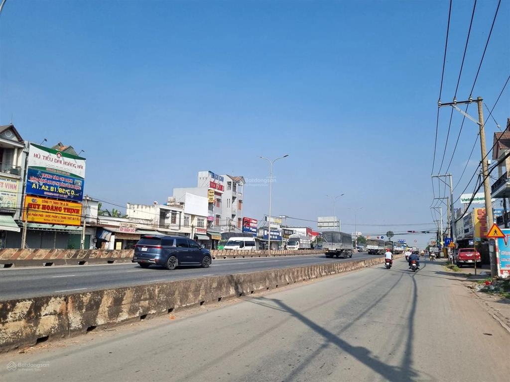Bán 181m2 đất mặt tiền ql51 rộng rãingay chợ long thành.phong thuỷ tốt thu hút tài vận. giá 2tỷ830