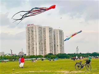 Cần bán gấp căn cc ruby ct3 phúc lợi,long biên 2n2vs 2 ban công, giá chỉ 3,3 tỷ giao dịch sổ đỏ.