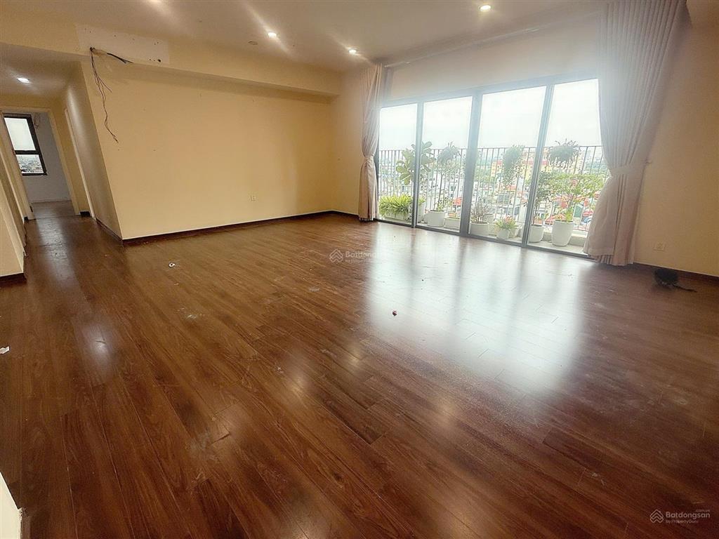 Bán căn góc diện tích 125m2, 3pn, 2wc, tại berriver jardin long biên, 9,8tỷ, sẵn sổ đỏ