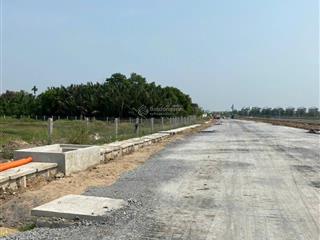 Giảm giá bán đất ven sông vàm thuận, diện tích 1200 m2, thích hợp làm sân thể thao