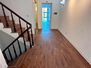 Cho thuê nhà 25tr ngõ oto thái hà dt 50m x 4t mt lô góc 5,5m nhà đẹp vào hoạt động được luôn