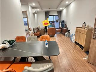Chính chủ bán căn 76m2 giá 4,9tỷ tầng trung hướng đông nam, đã có sổ chính chủ