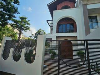 Biệt thự sang trọng đẳng cấp góc 2 mặt tiền khang điền   em giang 0909 675 ***
