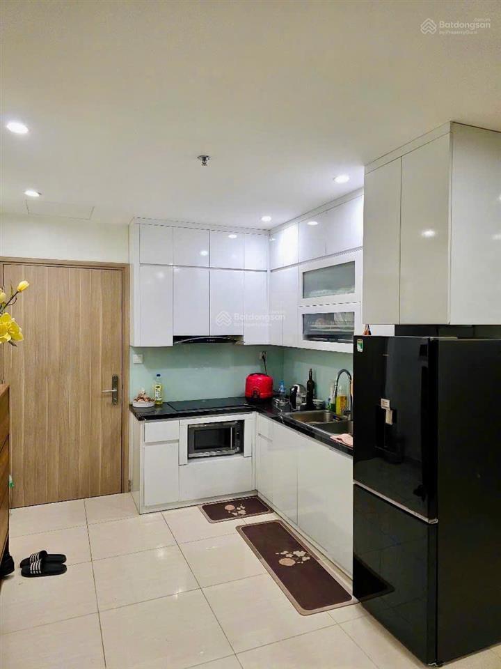 Chính chủ cần bán nhanh căn hộ 2pn 1vs, 60m2 full nội thất, view thoáng, hướng mát giá chỉ 3,5 tỷ