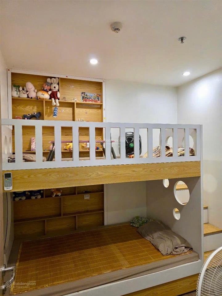 Chính chủ cần bán nhanh căn hộ 2pn 1vs, 60m2 full nội thất, view thoáng, hướng mát giá chỉ 3,5 tỷ