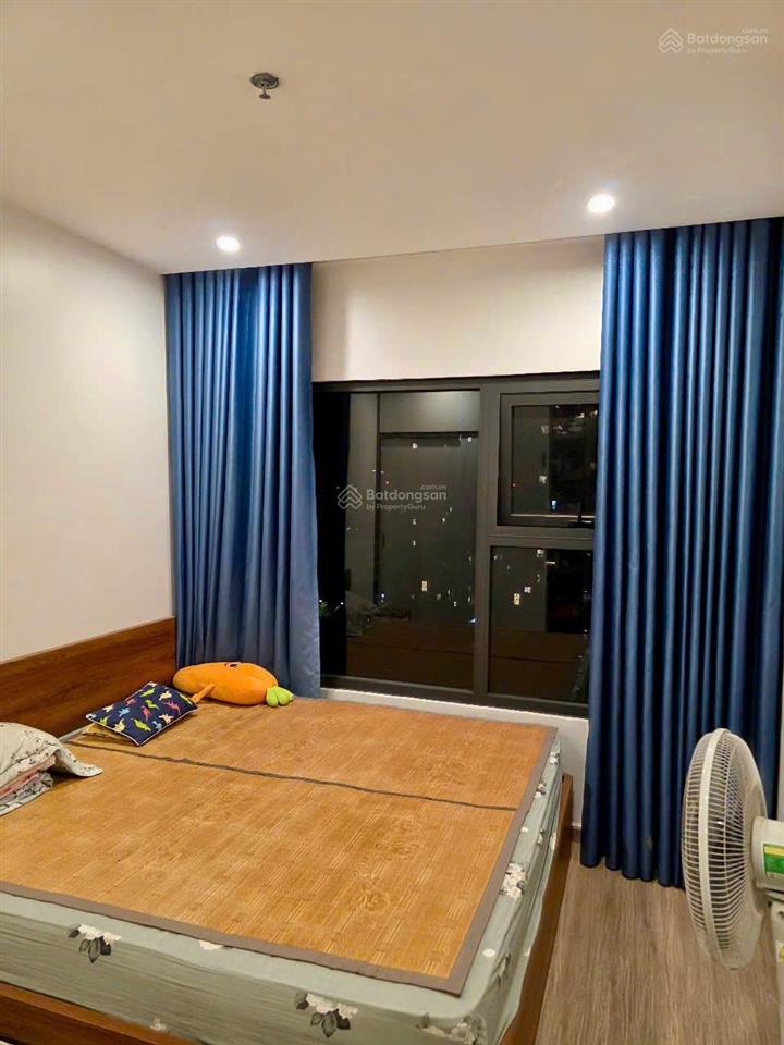 Chính chủ cần bán nhanh căn hộ 2pn 1vs, 60m2 full nội thất, view thoáng, hướng mát giá chỉ 3,5 tỷ