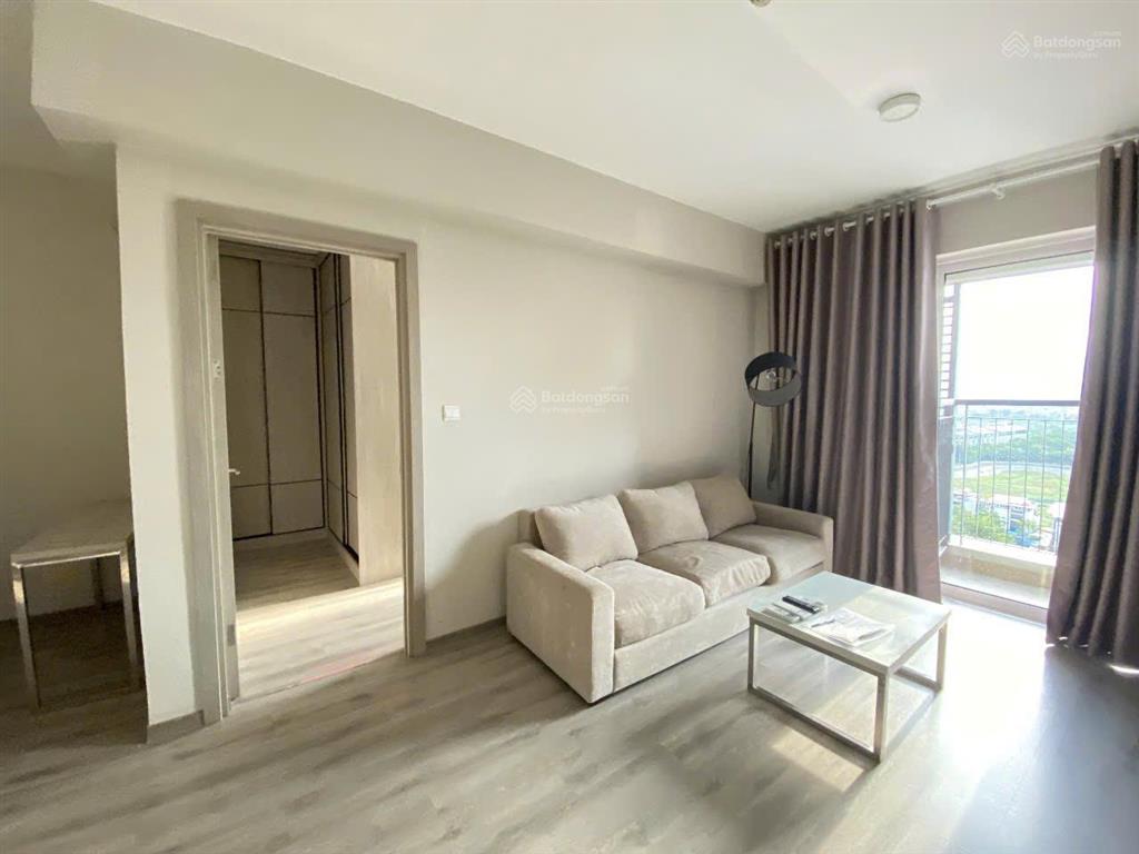 Nhà đẹp tầng trung view trực diện hồ bơi, có lốt đỗ xe ô tô giá bán nhỉnh 7 tỷ còn thương lượng