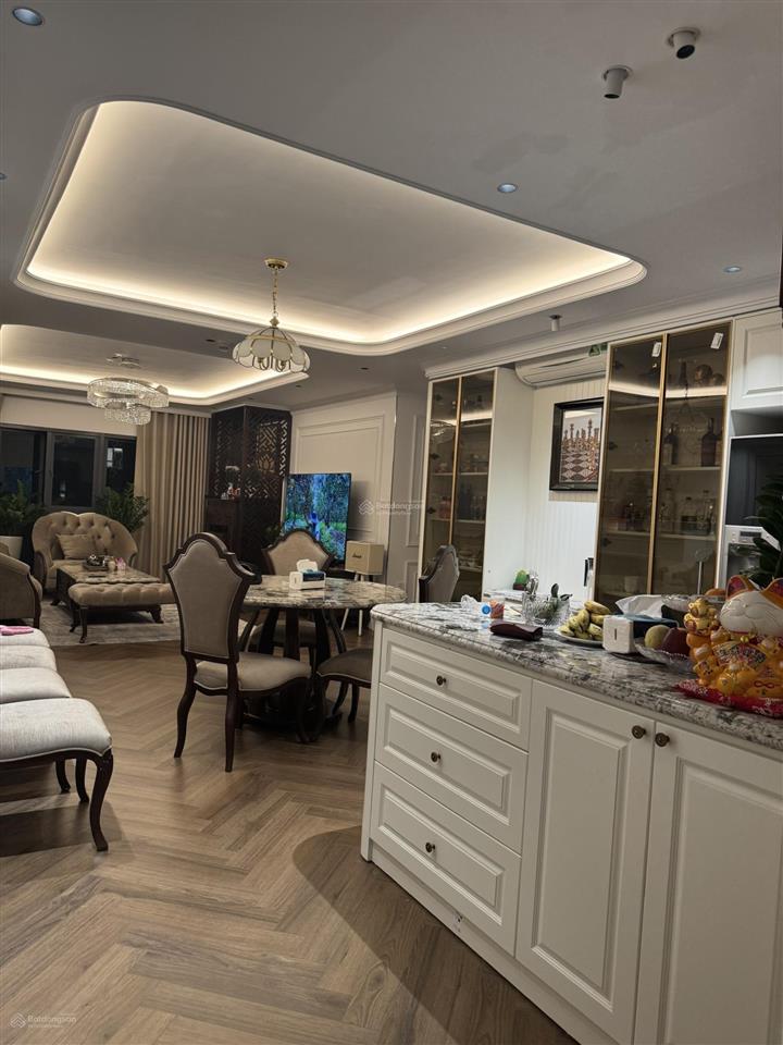 Bán căn góc 137m2 full đồ cao cấp, có slot đỗ xe ô tô,tầng trung hướng đông bắc tại mulberry lane