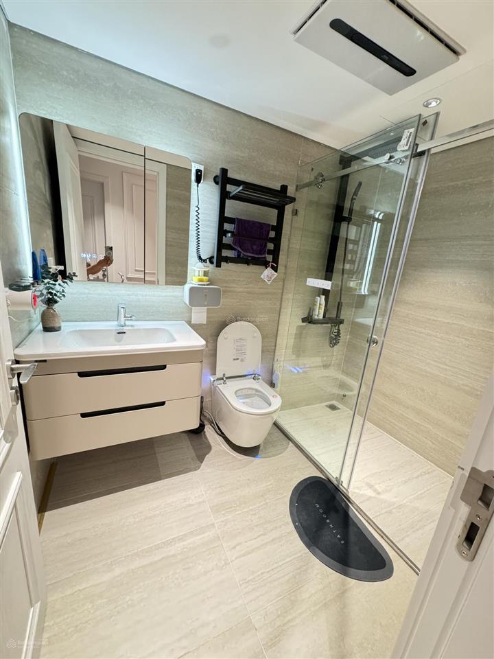 Bán căn góc 137m2 full đồ cao cấp, có slot đỗ xe ô tô,tầng trung hướng đông bắc tại mulberry lane