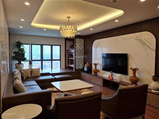 Ban công chếch nam đón gió mát, cần giao dịch nhanh căn hộ 4 phòng ngủ,có 2 slot đỗ xe ô tô tại mul